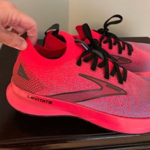 Brooks levitate size9 New